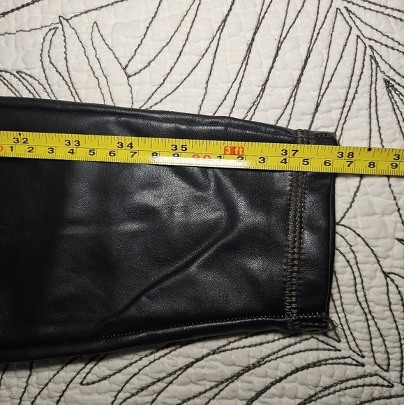 EUC Athleta All Over Gleam Tight Faux Leather Leggings Tight Black Xsmall - Picture 13 of 13